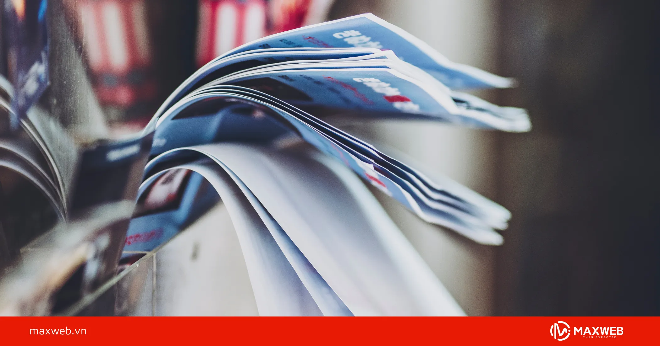 Phát tờ rơi, treo banner quảng cáo