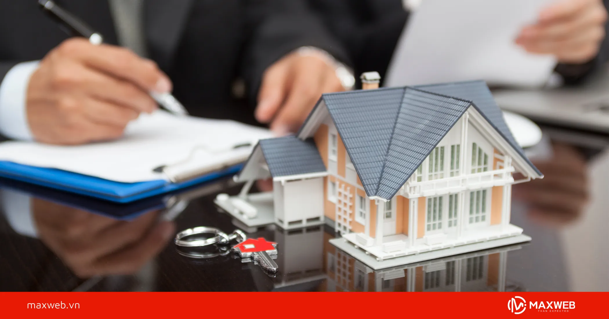 Bước 2: Ký hợp đồng mua bán nhà đất tại phòng công chứng