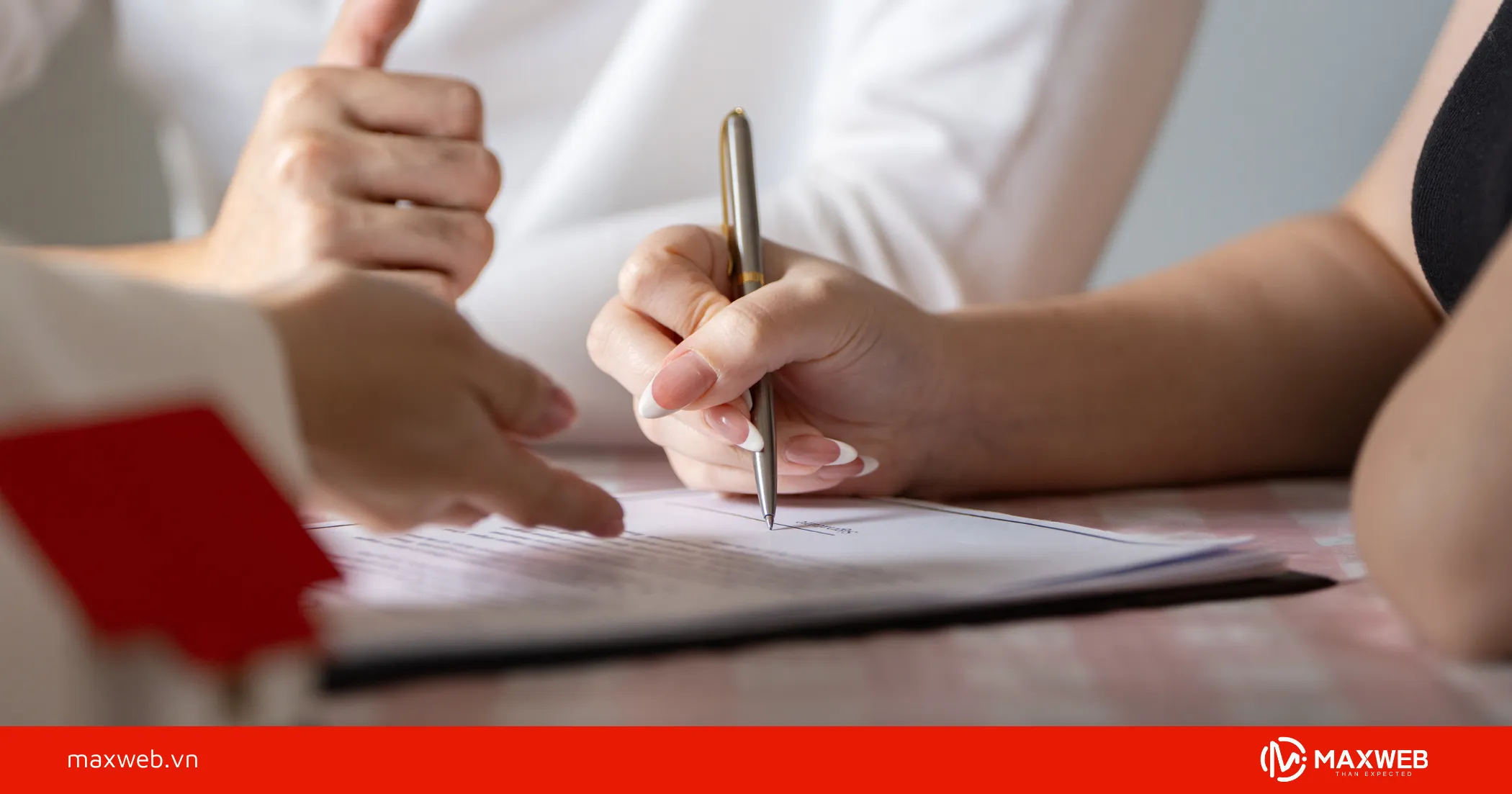 Bước 5: Lựa chọn và ký hợp đồng với đơn vị thực hiện đấu giá