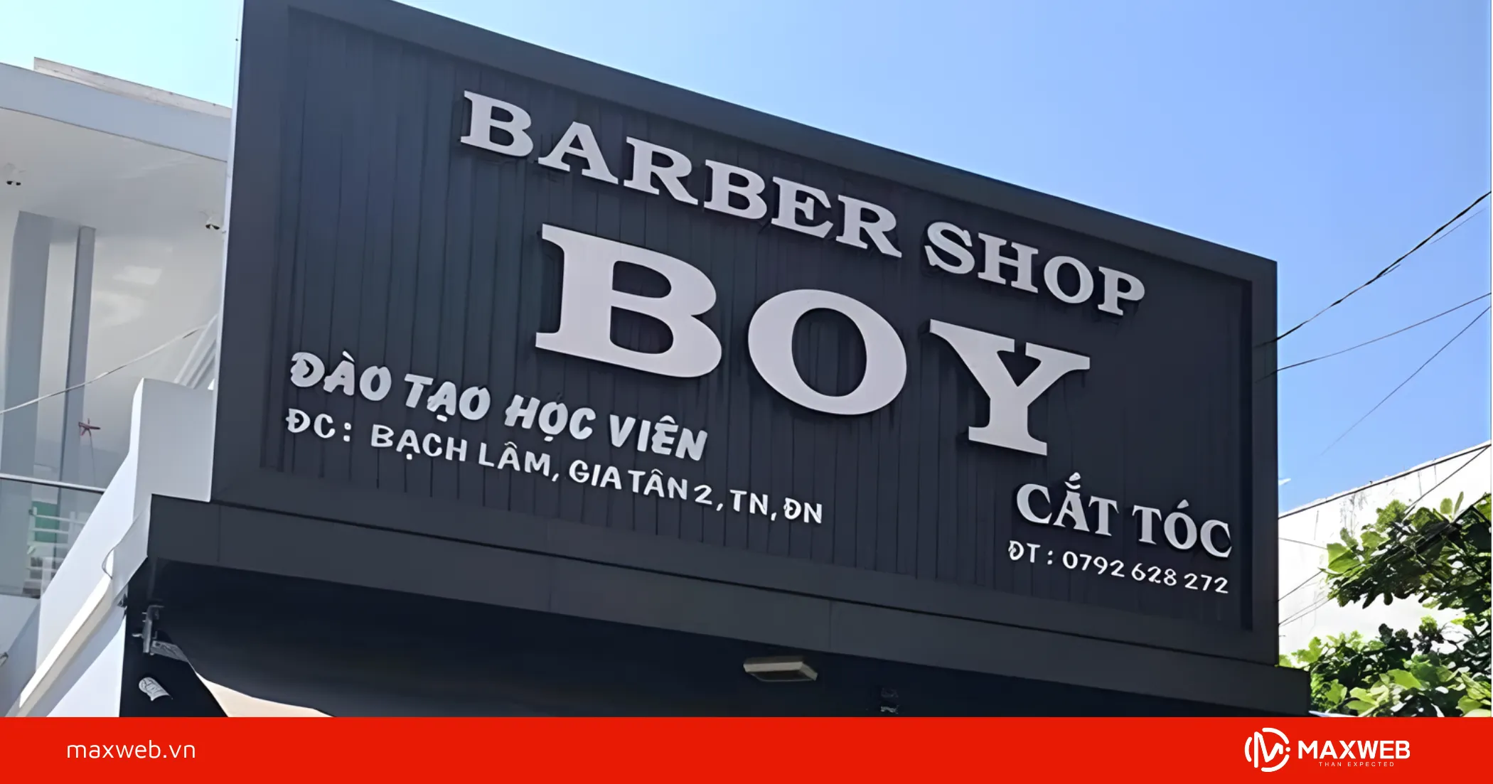 Biển cắt tóc nam truyền thống với cột barber pole