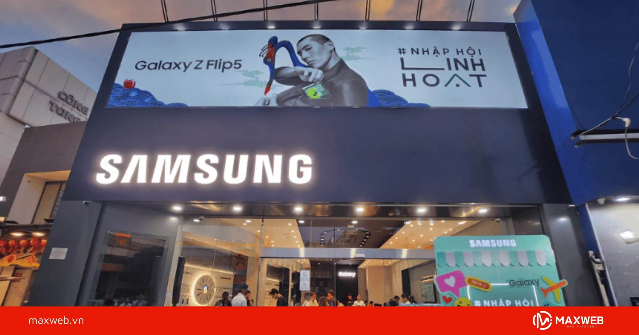 Biển quảng cáo điện thoại gắn đèn LED nổi bật vào ban đêm