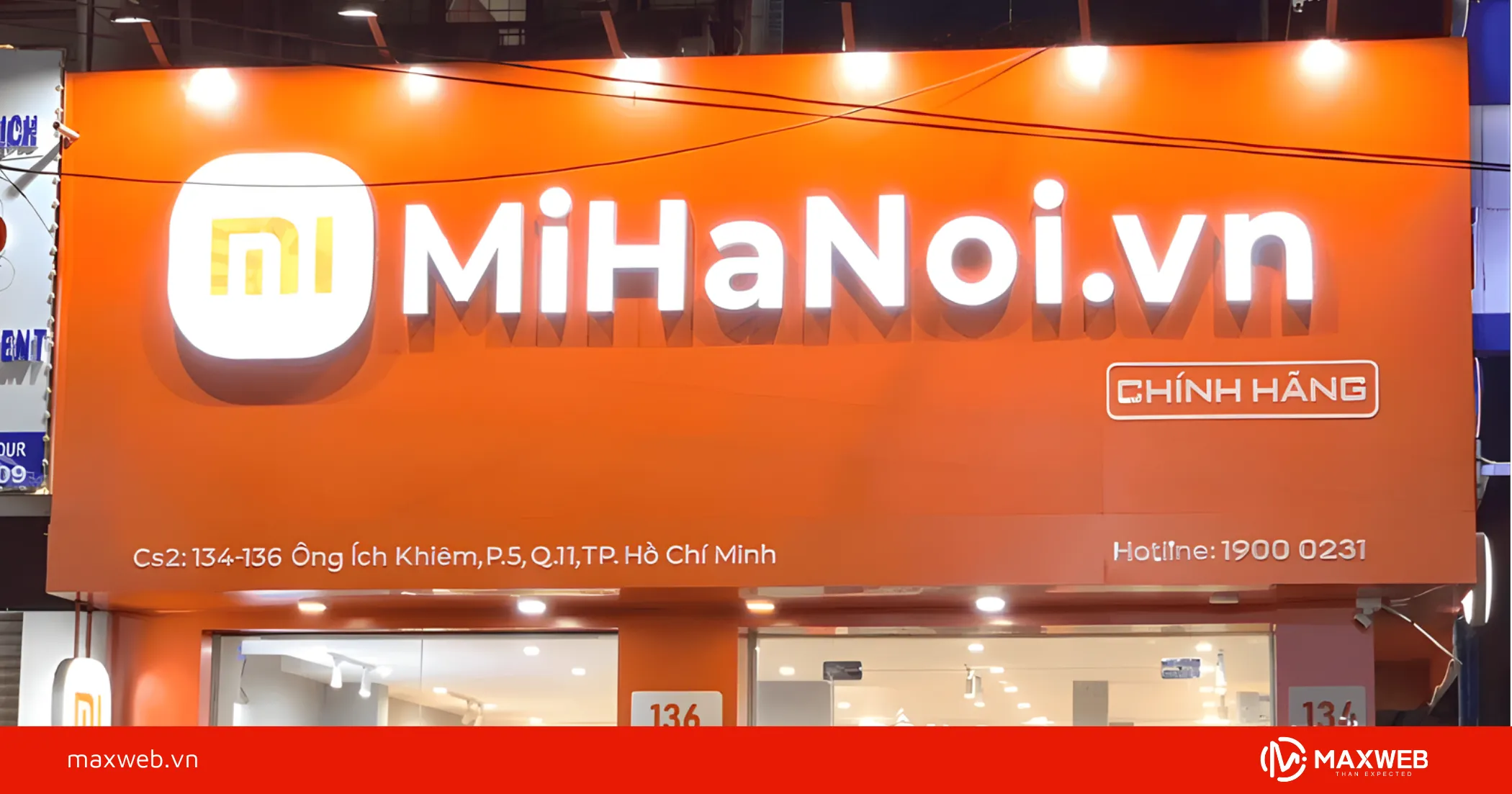 Biển quảng cáo điện thoại gắn đèn LED nổi bật vào ban đêm